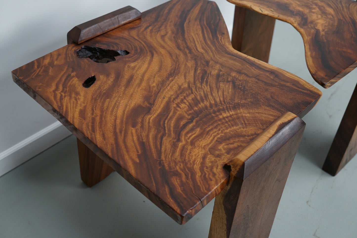 Pair of Vintage Natural Coffee Tables in Walnut, ca 1970/1980