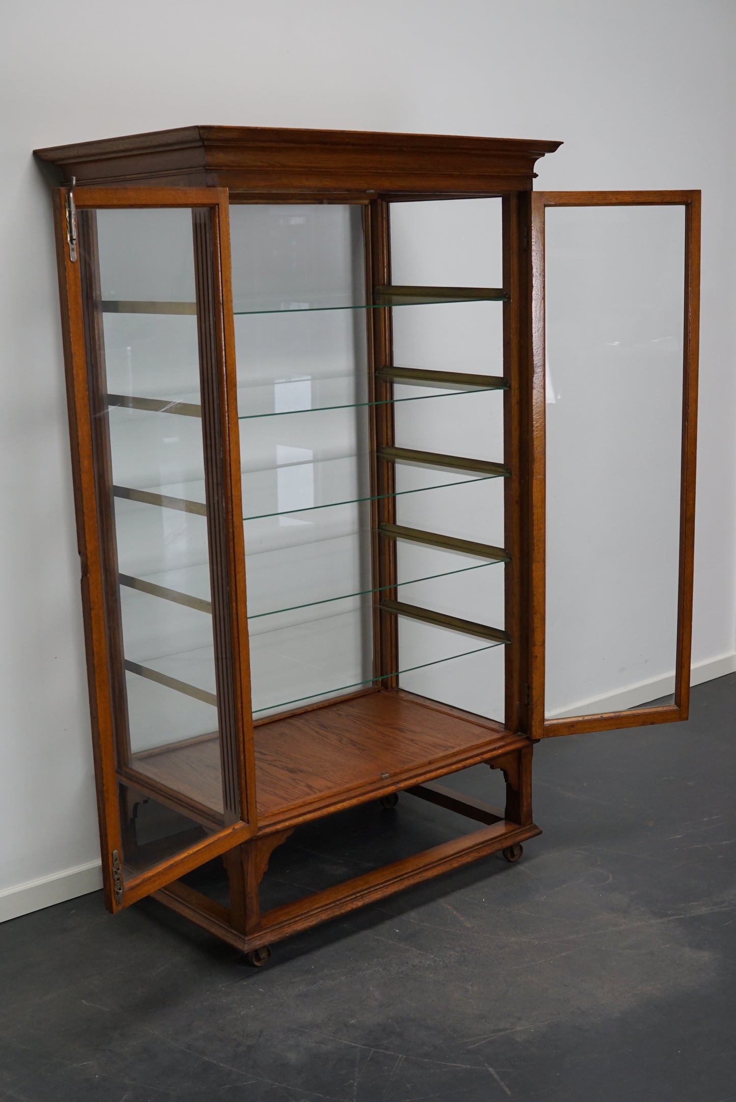 Antique English Oak Bakery Vitrine, Late 19th Century