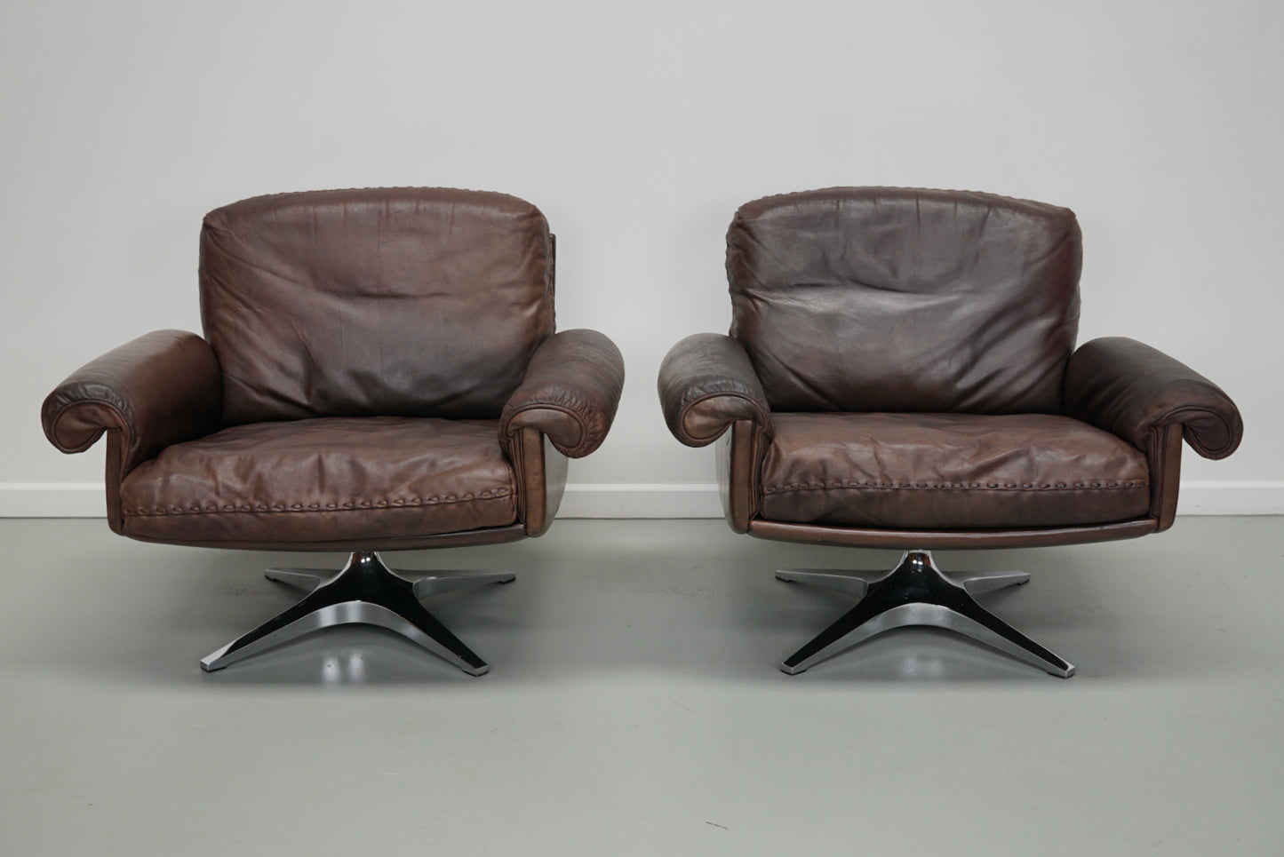Pair of Vintage De Sede DS-31 Swivel Armchairs in Brown Leather