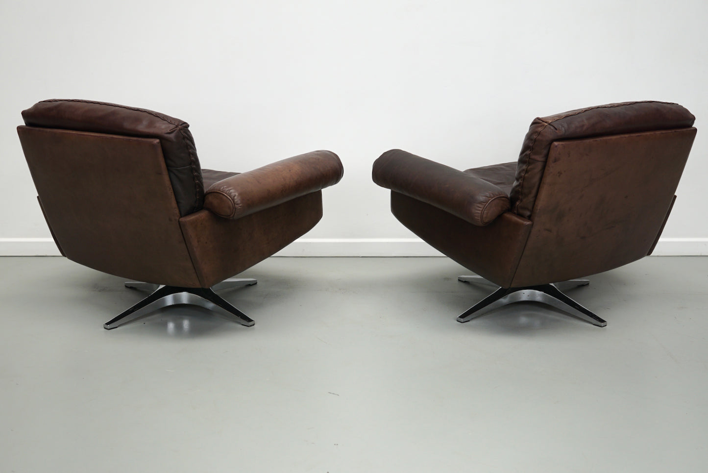 Pair of Vintage De Sede DS-31 Swivel Armchairs in Brown Leather