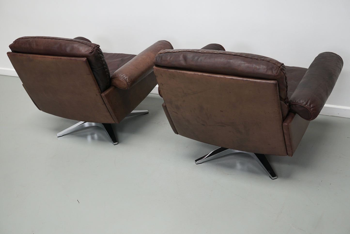 Pair of Vintage De Sede DS-31 Swivel Armchairs in Brown Leather