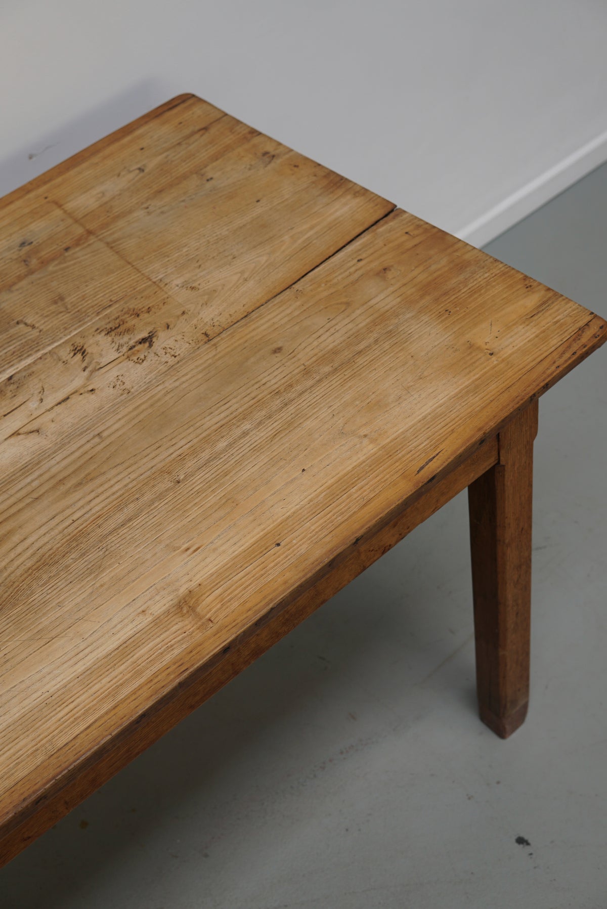 Antique Elm Early 20th Century French Rustic Farmhouse Dining Table