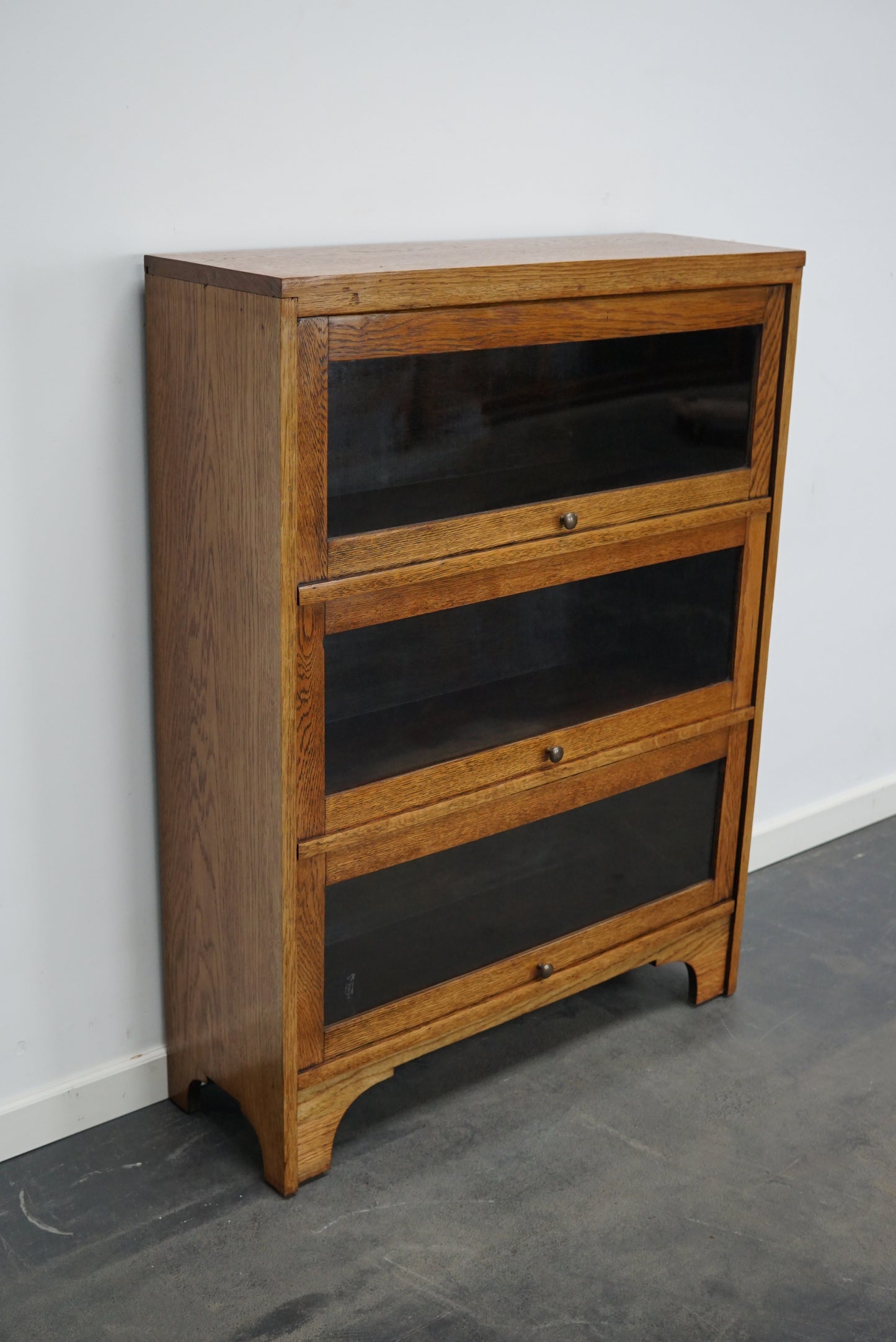 German Oak Bookcase with Folding Doors in Style of Globe Wernicke, ca 1930s