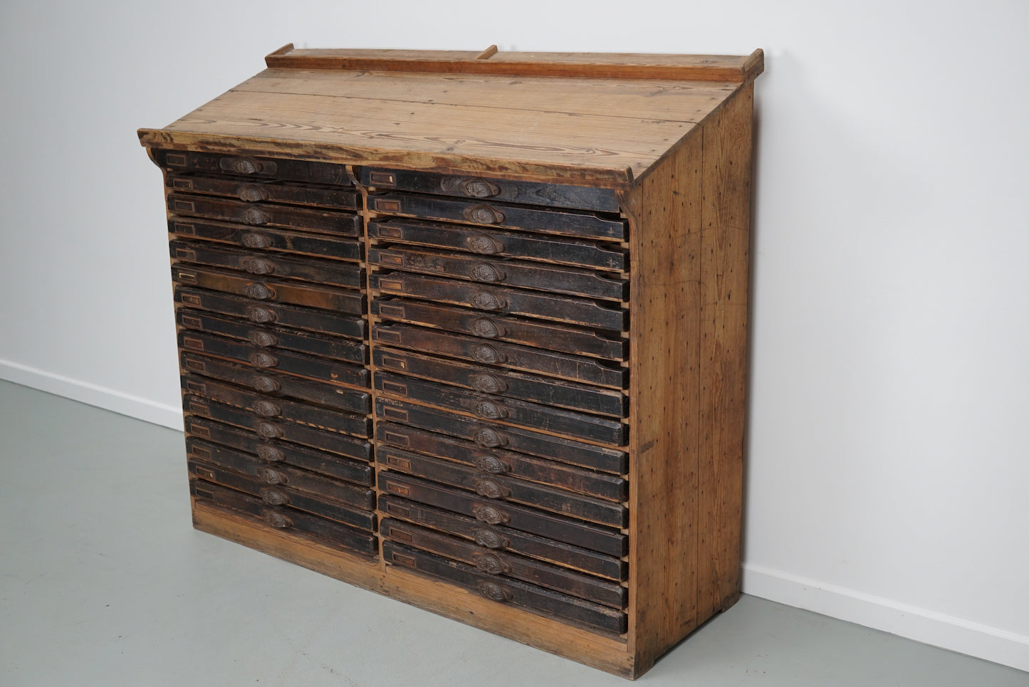 Antique Industrial French Printers Letterpress Drawers / Cabinet, Early 20thC